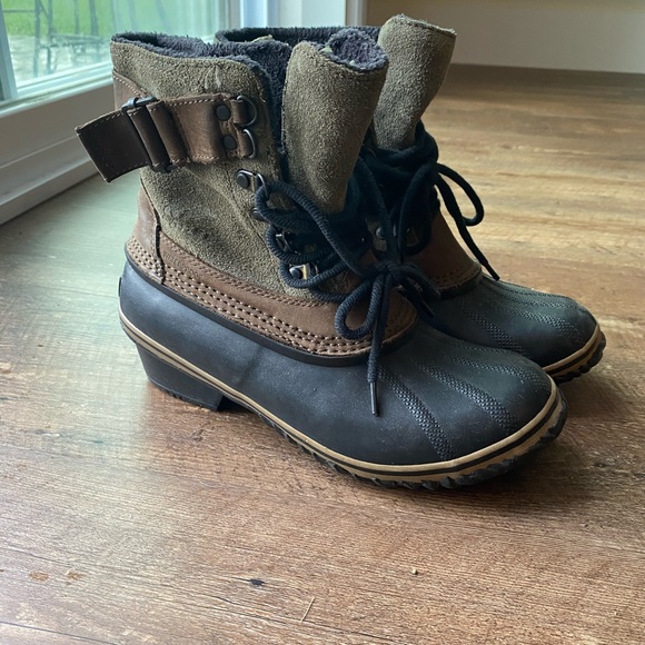 Sorel boots - Picture 9 of 10